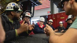 HII、ニューポートニューズ造船で海軍長官を招待 - Huntington Ingalls Indus ( NYSE:HII )