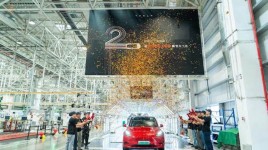 テスラ、リフレッシュしたモデルYに期待 中国での販売急落でシェア回復へ