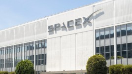 イーロン・マスク、スペースXがある国からロケットを打ち上げ、別の国に着陸させることで歴史を作ったと語る：「これは初めてのことだ」 - Tesla ( NASDAQ:TSLA )