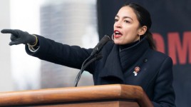 上院が政府閉鎖に近づく中、AOCがマイク・ジョンソンに反撃：民主党が必要なら交渉が必要だ