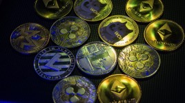 ビットコイン、イーサリアムは横ばい、Dogecoinは貿易取引への期待で下落：アナリストは、BTC価格は「強力な保持」と98,300ドルへのプッシュのためのクリーンセットアップと述べている - グ