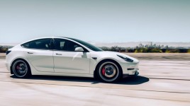 イーロン・マスクのテスラ、手頃な価格のモデルYの発売を数ヶ月延期：レポート - テスラ ( NASDAQ:TSLA )