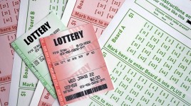 男性は、彼がチケットを購入した後、ガールフレンドが$ 360M宝くじの賞金を持ち逃げしたと言う