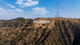 ピーター・シフ氏、トランプ大統領の外国映画への100％関税は「無意味」、Netflix加入者がコストを負担すると警告 - Netflix ( NASDAQ:NFLX )