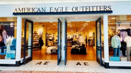 アメリカン・イーグルの株価が急落、第1四半期決算の不振を警告、25年3月期業績見通しを撤回 - American Eagle Outfitters ( NYSE:AEO )