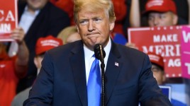 トランプ大統領、ギャラップの支持率は45％ 初の大統領就任時と同ポイントを上回るも、エコノミスト調査では16％ダウン