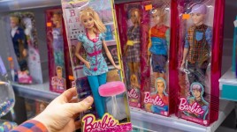 マテル社、予想以上の第4四半期決算を受けて株価上昇、FY25 EPSガイダンスは予想を上回る - マテル社 ( NASDAQ:MAT )