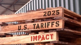 トランプ大統領の関税政策が経済懸念を助長、エコノミストは今後の成長鈍化を予想