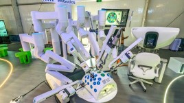 香港の手術ロボット新興企業コーナーストーン、ダヴィンチを狙う
