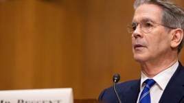 トランプ大統領、イーロン・マスクの影響を受けたIRS暫定責任者人事を撤回 スコット・ベッセントの反対を受けレポート