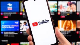 人気YouTuber JerryRigEverythingが語る、イーロン・マスクがFSD搭載テスラの価値を高めると約束。7年後、その価値はわずか20％。