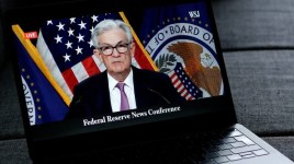 ドナルド・トランプ氏、パウエルFRB議長を「人為的に高い金利を維持する」