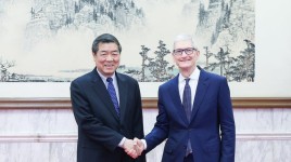 アップルCEO、中国政府高官と面会するもAIアップデートはなし