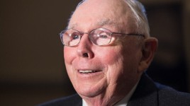 チャーリー・マンガー氏、若者に株取引を教えるのは「若者にヘロインを始めさせようとするようなものだ」と非難｜theWORLD（ザ・ワールド）｜世界中のサッカーを楽しもう