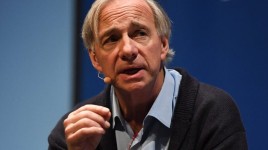 レイ・ダリオの時代を超越した株式市場アドバイス：「自分で市場のタイミングを計ろうとするな-おそらく負けるだろう