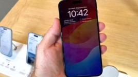 アップルがアメリカでiPhoneを製造するのは「マイクの向こうでは」素晴らしい空想だとトップアナリストのダン・アイブスが語る - アップル ( NASDAQ:AAPL )