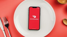 Dave RamseyがDoorDashの支払いを4回に分けられることを発見。彼の表情がすべてを物語っている - DoorDash ( NASDAQ:DASH )