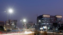 グーグル、インドで初の実店舗をオープン アップルに対抗