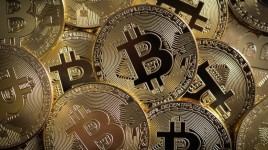 2億5000万ドルのビットコインホエールが冬眠から戻り、暗号コミュニティがざわつく。