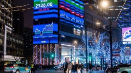 金か、ドルか？市場混乱の中、投資先が決まらない中国の中産階級