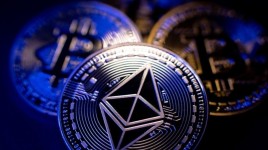 ビットコイン、イーサリアム、Dogecoinは、投資家が雇用統計を待つ中、消音されたまま：トップアナリストは、ETHが6Kドルを指し示すパターンで「強力に保持されている」と述べている - Grays